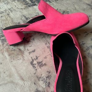 BRAND NEW Leather “Block Heel Mule”